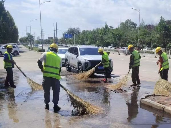 海港區某小區污水管網搶修工作 (1) 海港區某小區污水管網搶修工作 (1)